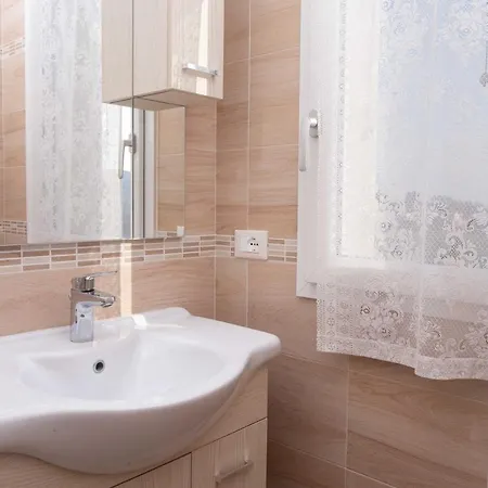 S210 - Sirolo, Nuovissimo Bilocale Vista Mare Al Primo Piano سيرولو